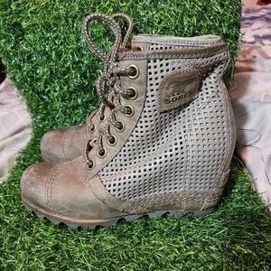 Sorel 1964 Premium Perforated Wedge Ankle Boot Verdant womens size 7